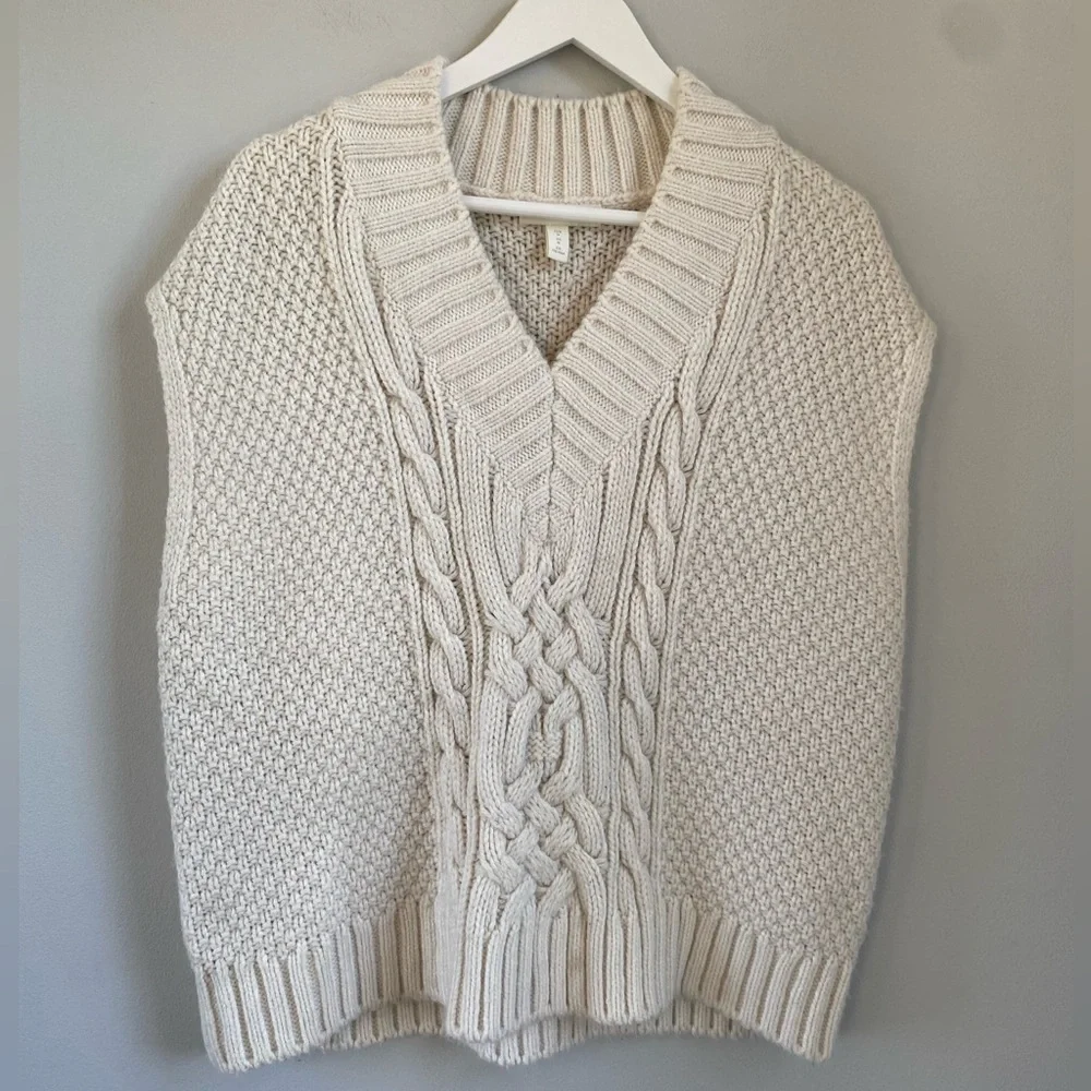 H&M Bloggers Favorite Sweater Vest - Picture 5 of 9